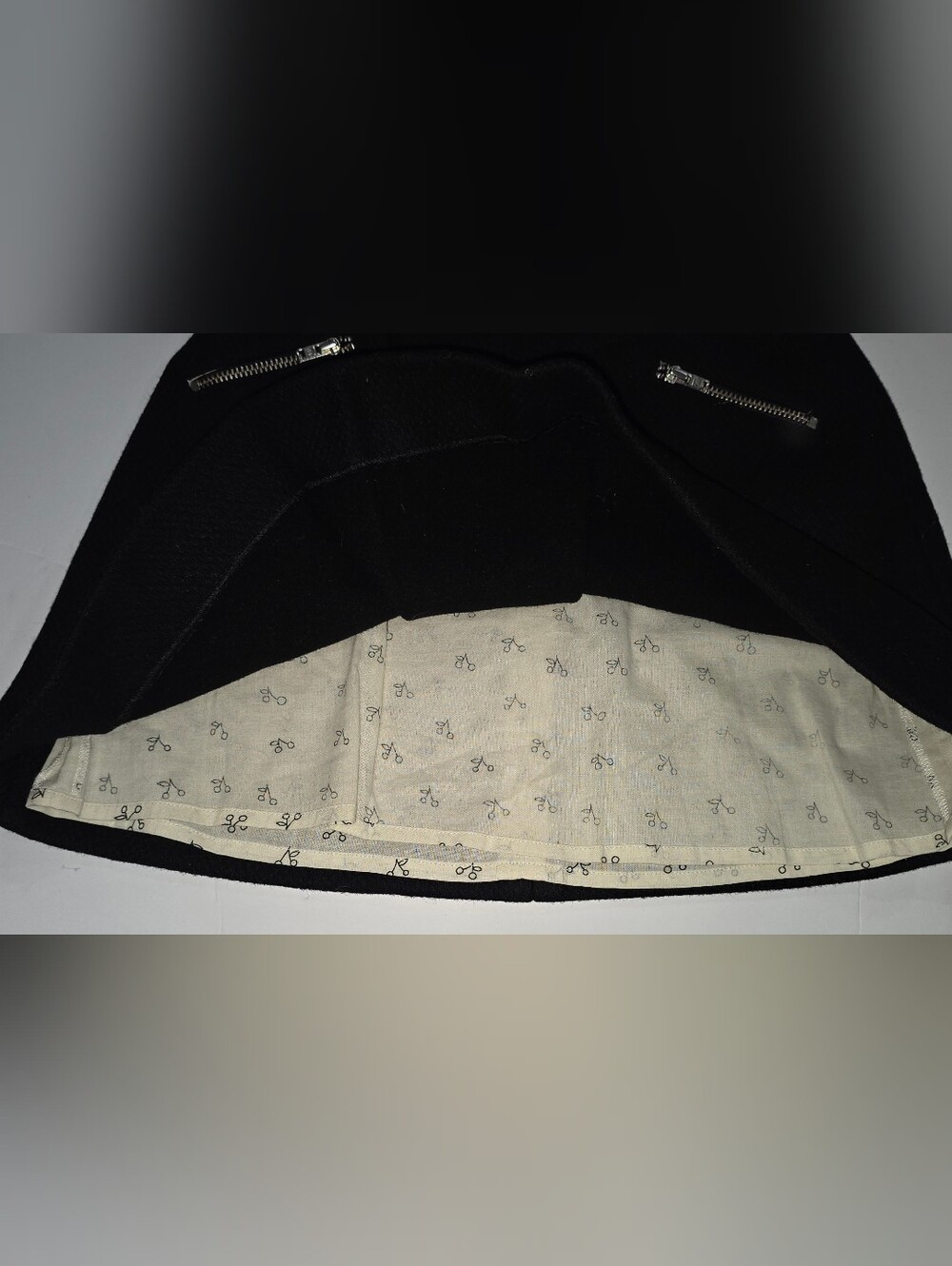 Bonpoint Black Textured A-Line Skirt with Zip Details - Picture 2 of 9